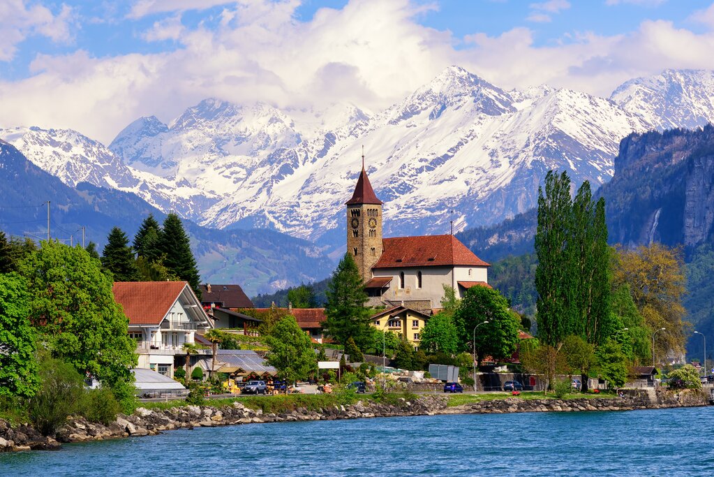 MOUNTAIN RAILWAY TOUR OF SWITZERLAND