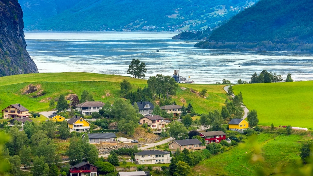 SCENIC SCANDINAVIAN VAN TOUR