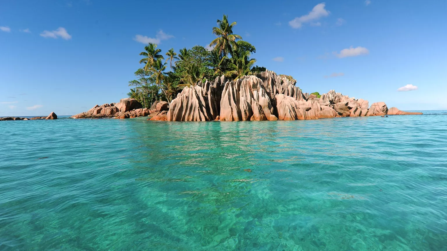 ISLAND HOPPING – SEYCHELLES