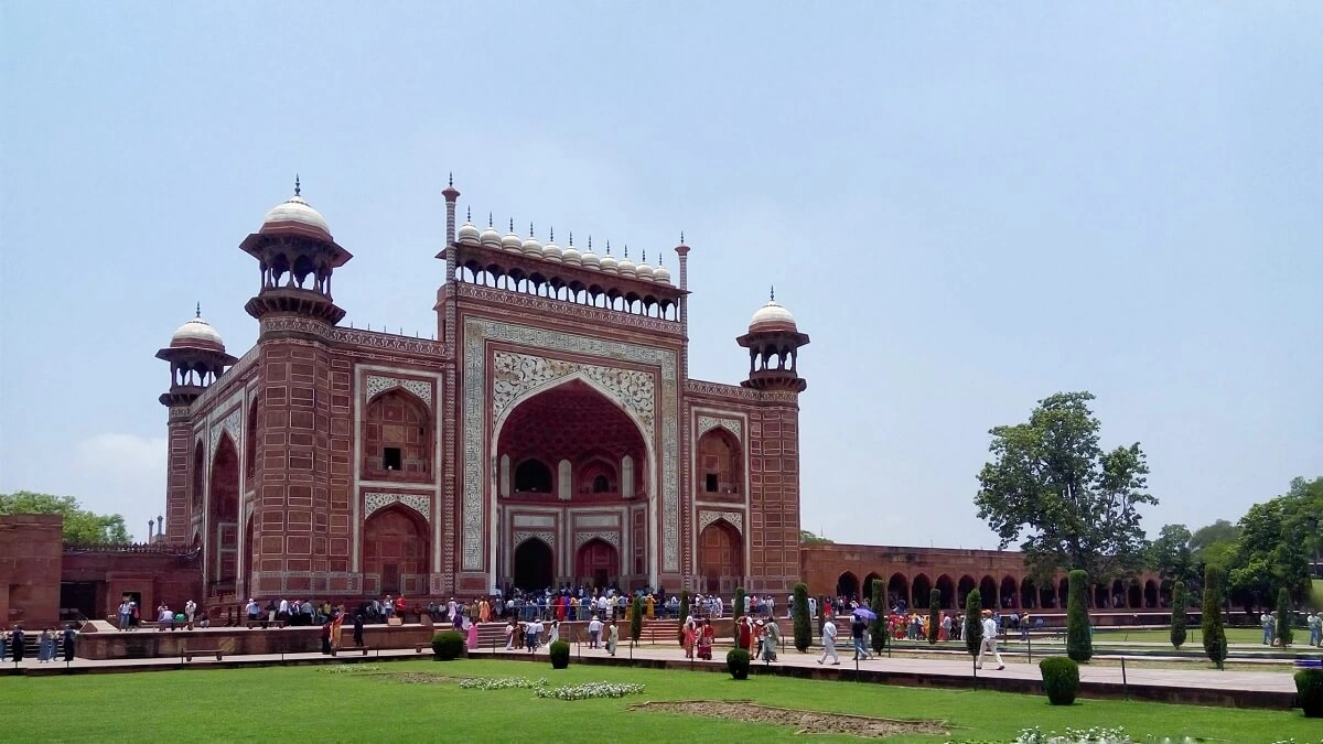 Same Day Agra Tour by Gatiman Express from Del
